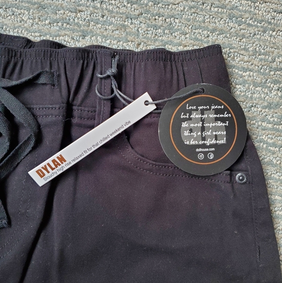 Dollhouse Dylan Pull On Boyfriend Shorts - Picture 3 of 5